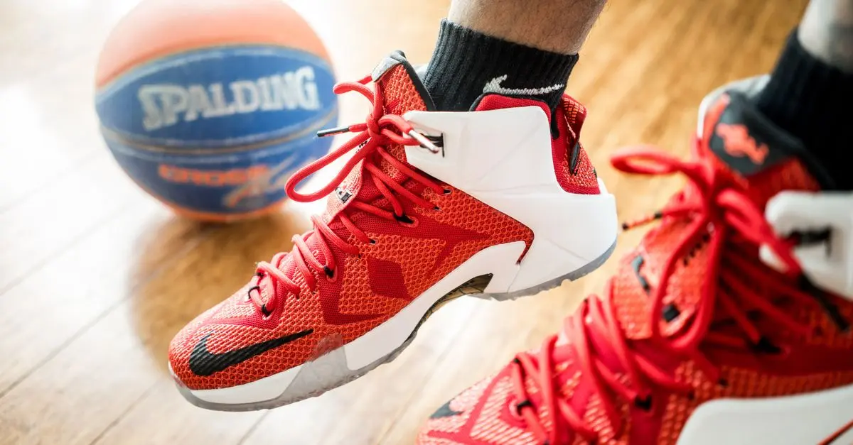 Comparatif : baskets vs sneakers, lesquels choisir ?