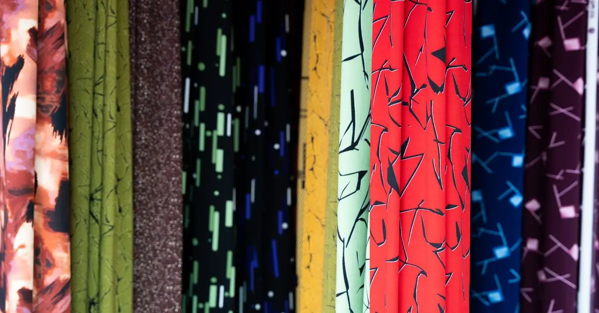 Tendencias de moda: colores y tejidos que dominarán esta temporada